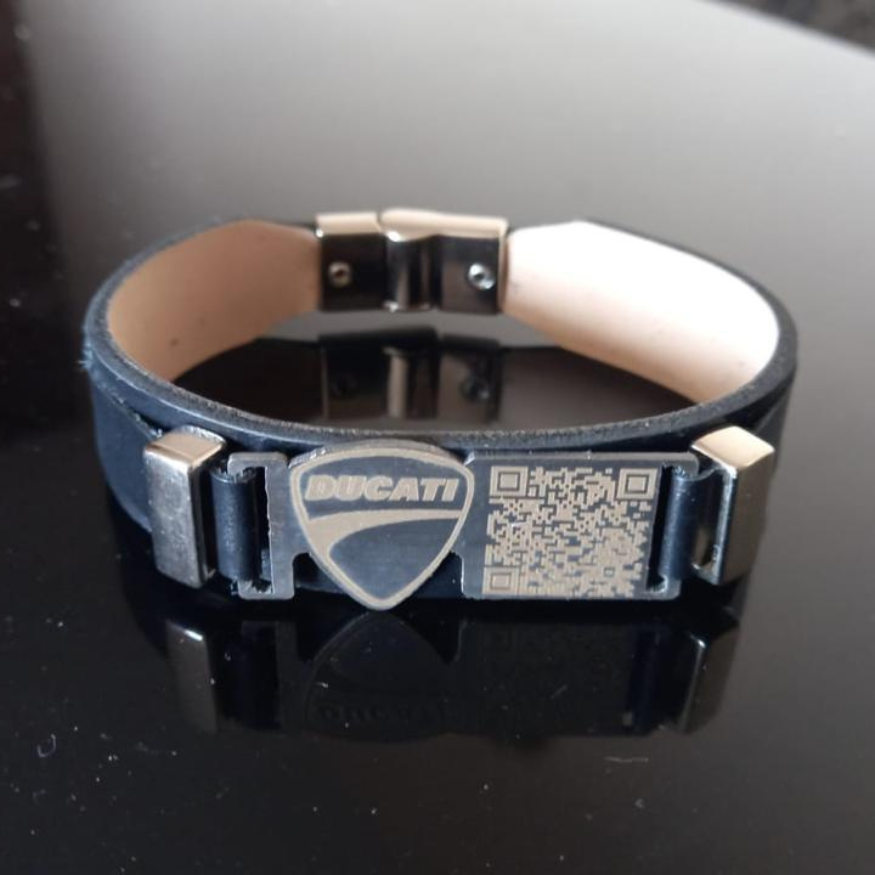 Pulseira estilizada com QR Code de Salvamento